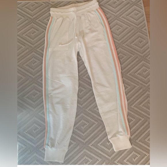 Faherty New with Tags Molly Jogger & Crew Neck - Picture 6 of 10